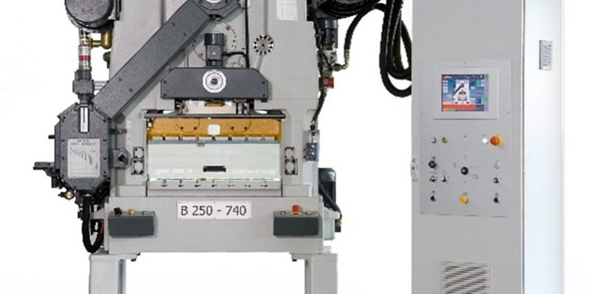 Auslieferung 1. Maschine mit verbreiterten Werkzeugeinbauraum