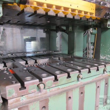 Aufspannplatte im Stanzraum einer BRUDERER BSTA 60 HSL
