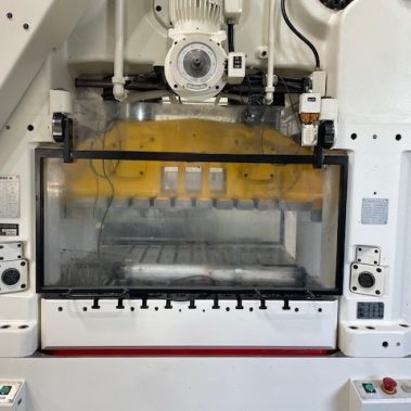 Stanzraum einer BRUDERER BSTA 110 H mit Schutzscheibe