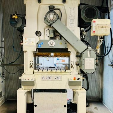 Frontansicht des Schnellstanzautomaten B250-2740